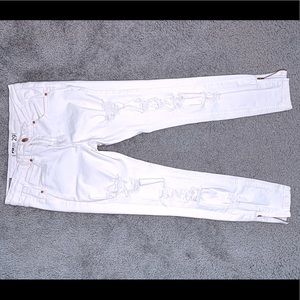 Low waisted ripped white jeans!